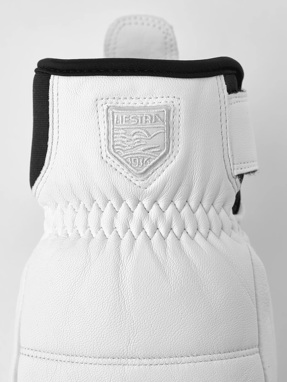 Hestra Alpine Leather Primaloft Mitt 3 Hestra Alpine Leather Primaloft Mitt - Image 3