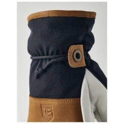 Hestra Women's Voss CZone Mitt - Gloves 9 Hestra Women's Voss CZone Mitt - Gloves -Hestra hestra womens voss czone mitt gloves detail 5